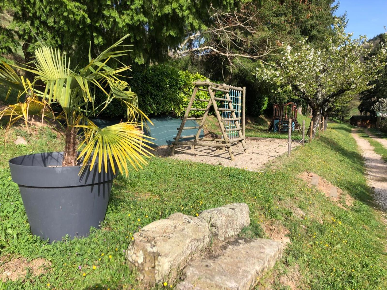 Camping Les Berges Du Doux Colombier-le-Vieux Exterior photo